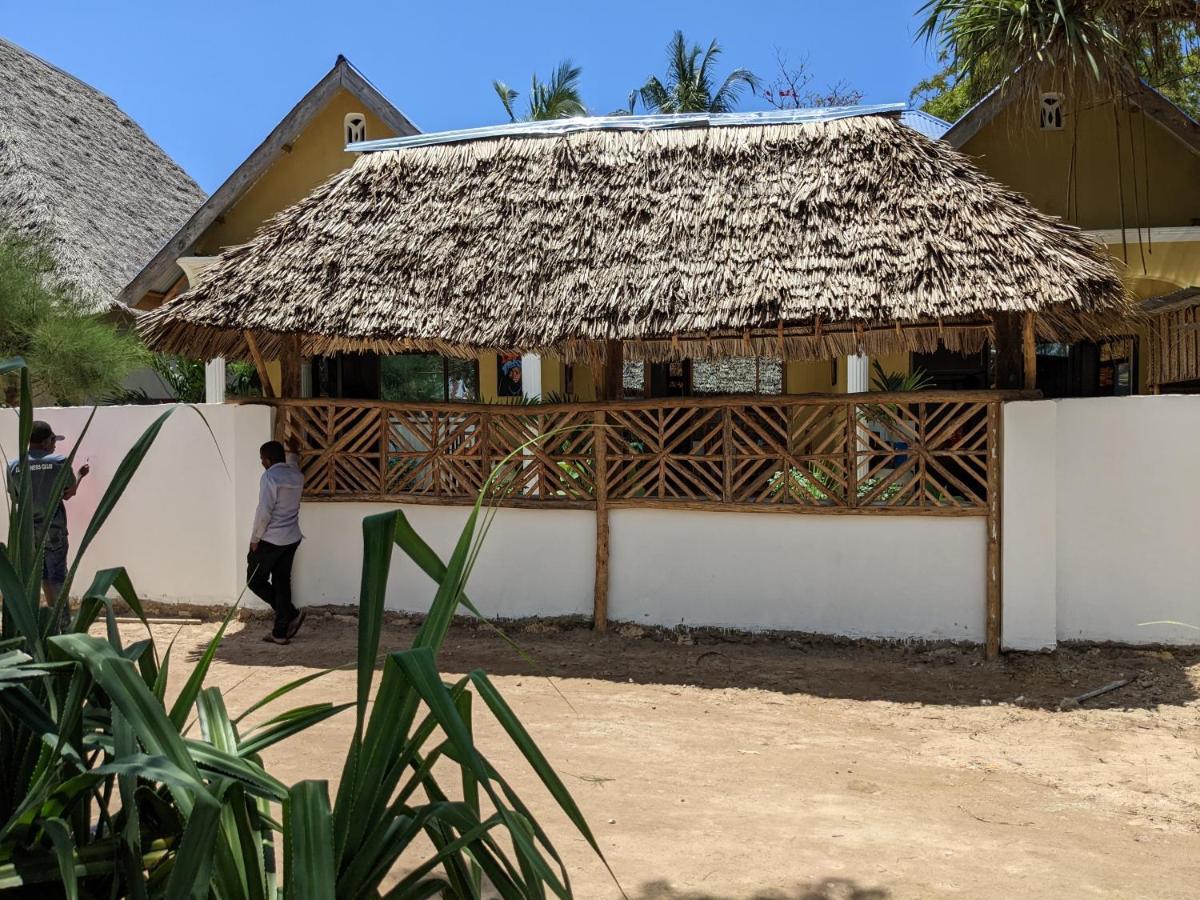 Mkadi Beach House Hotel Нунгви Екстериор снимка