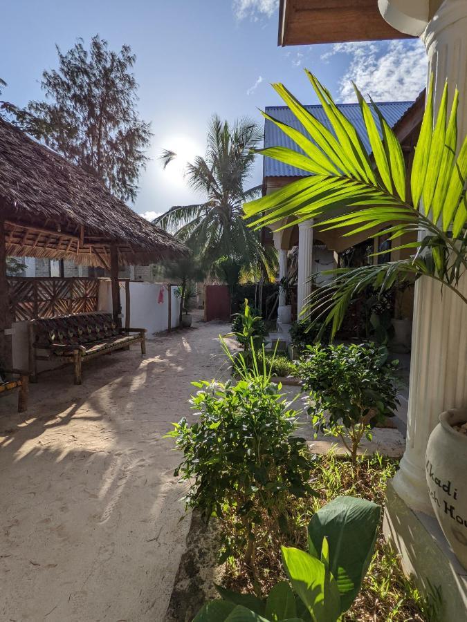 Mkadi Beach House Hotel Нунгви Екстериор снимка