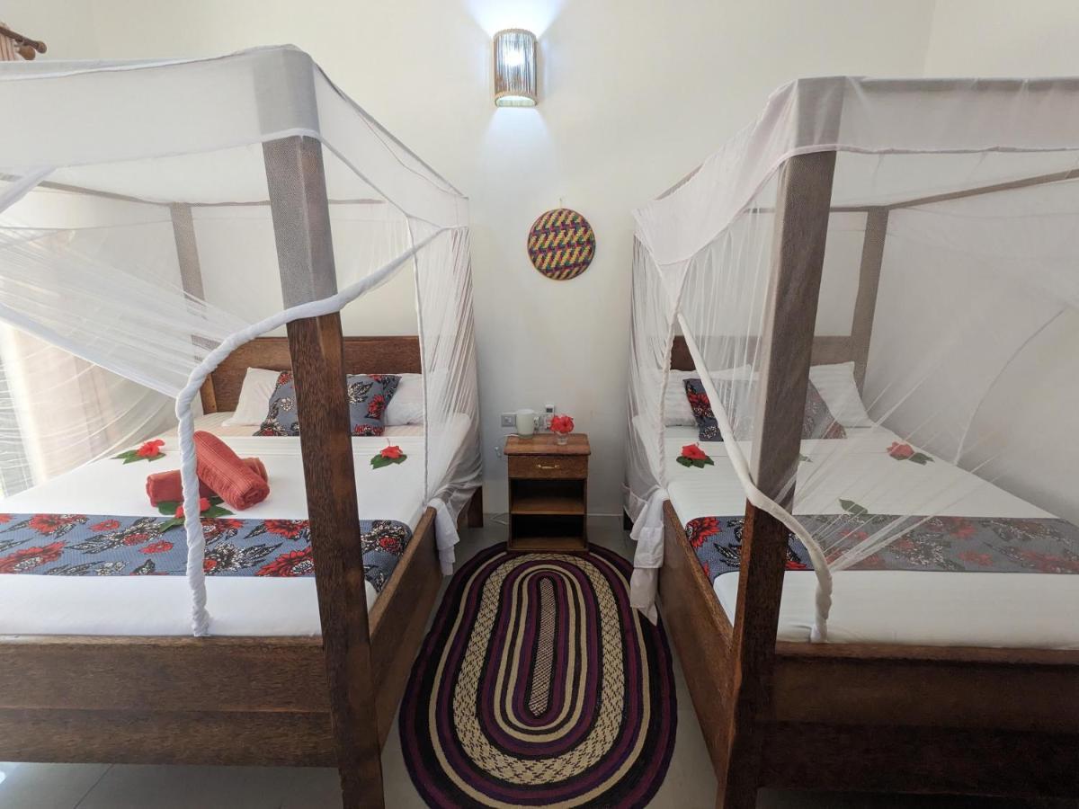 Mkadi Beach House Hotel Нунгви Екстериор снимка