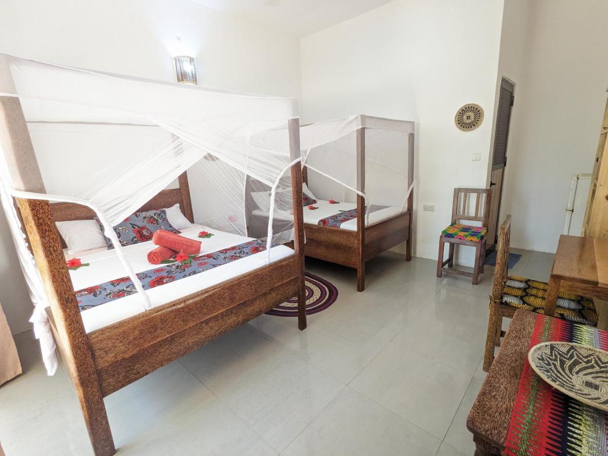 Mkadi Beach House Hotel Нунгви Екстериор снимка