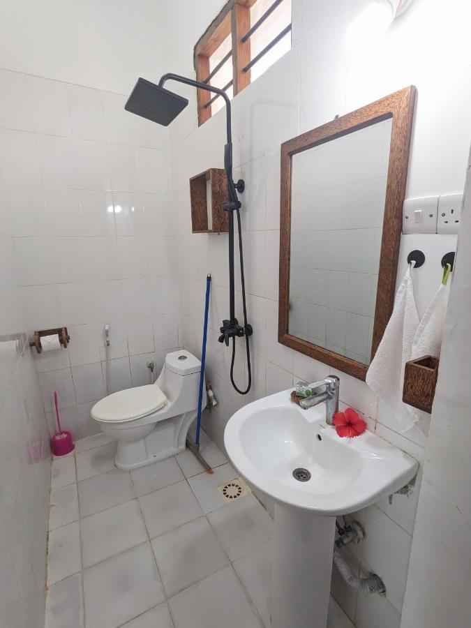 Mkadi Beach House Hotel Нунгви Екстериор снимка