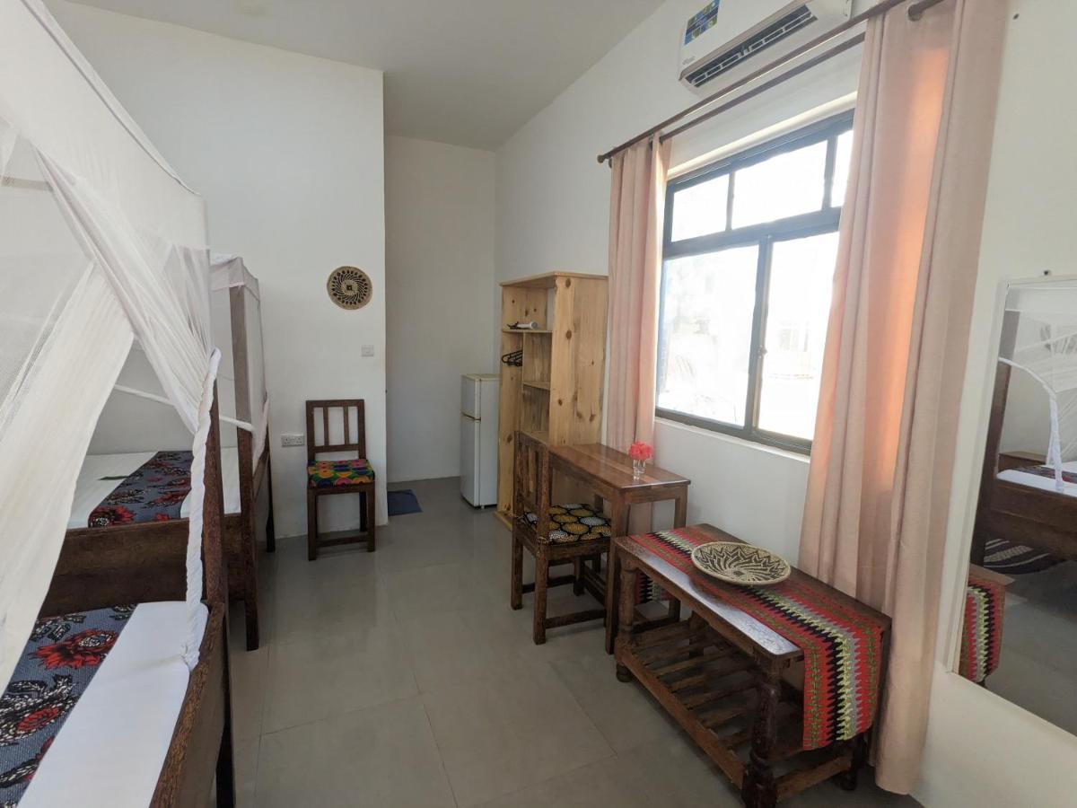 Mkadi Beach House Hotel Нунгви Екстериор снимка