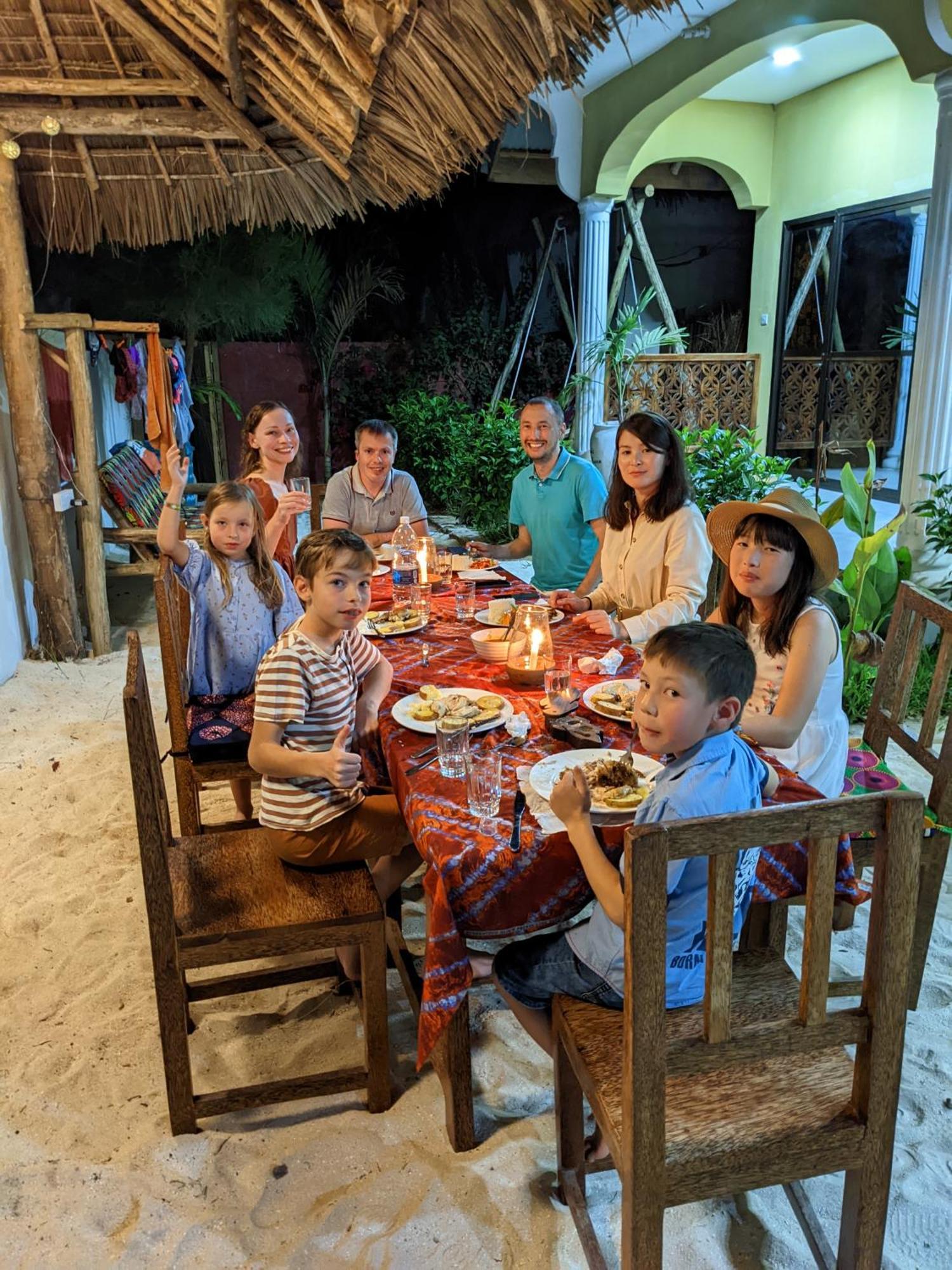 Mkadi Beach House Hotel Нунгви Екстериор снимка