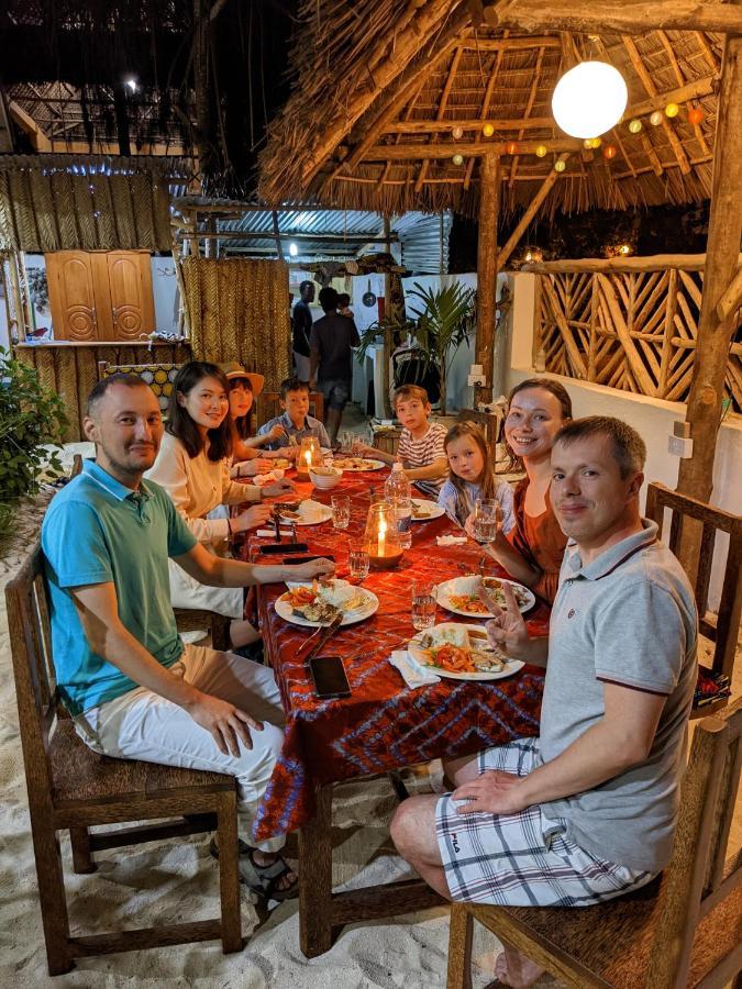 Mkadi Beach House Hotel Нунгви Екстериор снимка
