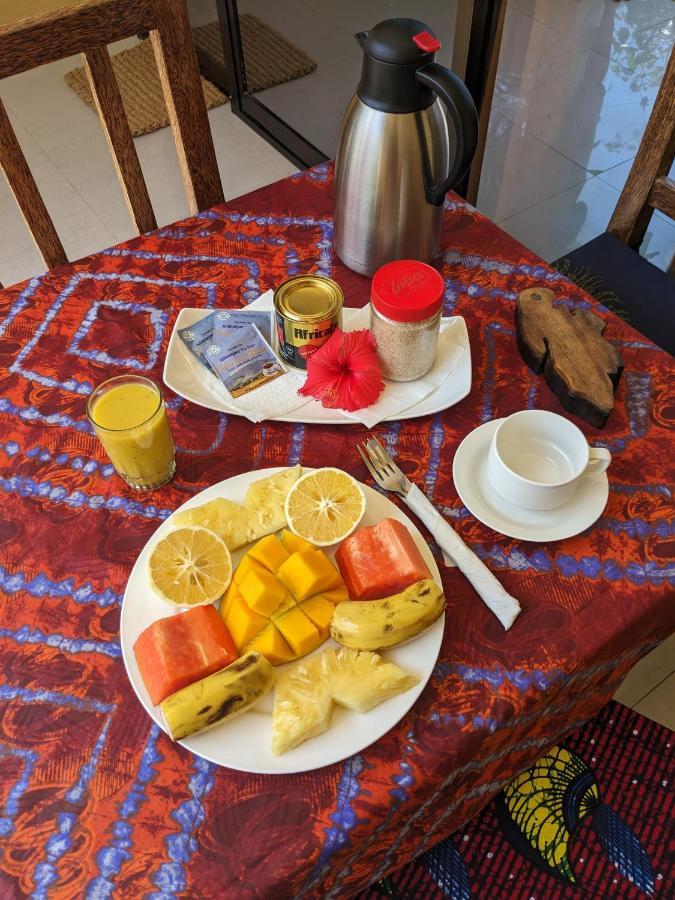 Mkadi Beach House Hotel Нунгви Екстериор снимка