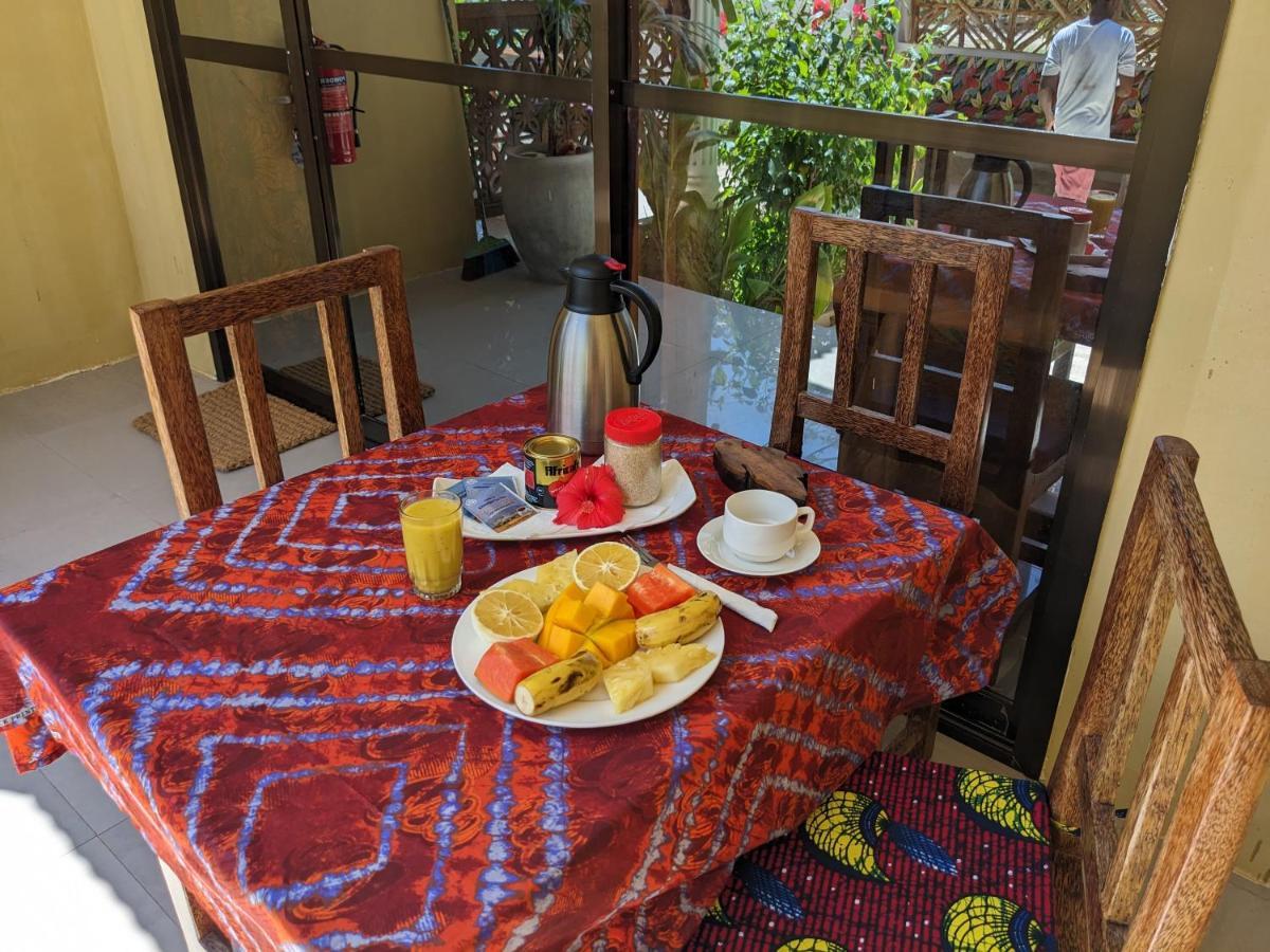 Mkadi Beach House Hotel Нунгви Екстериор снимка