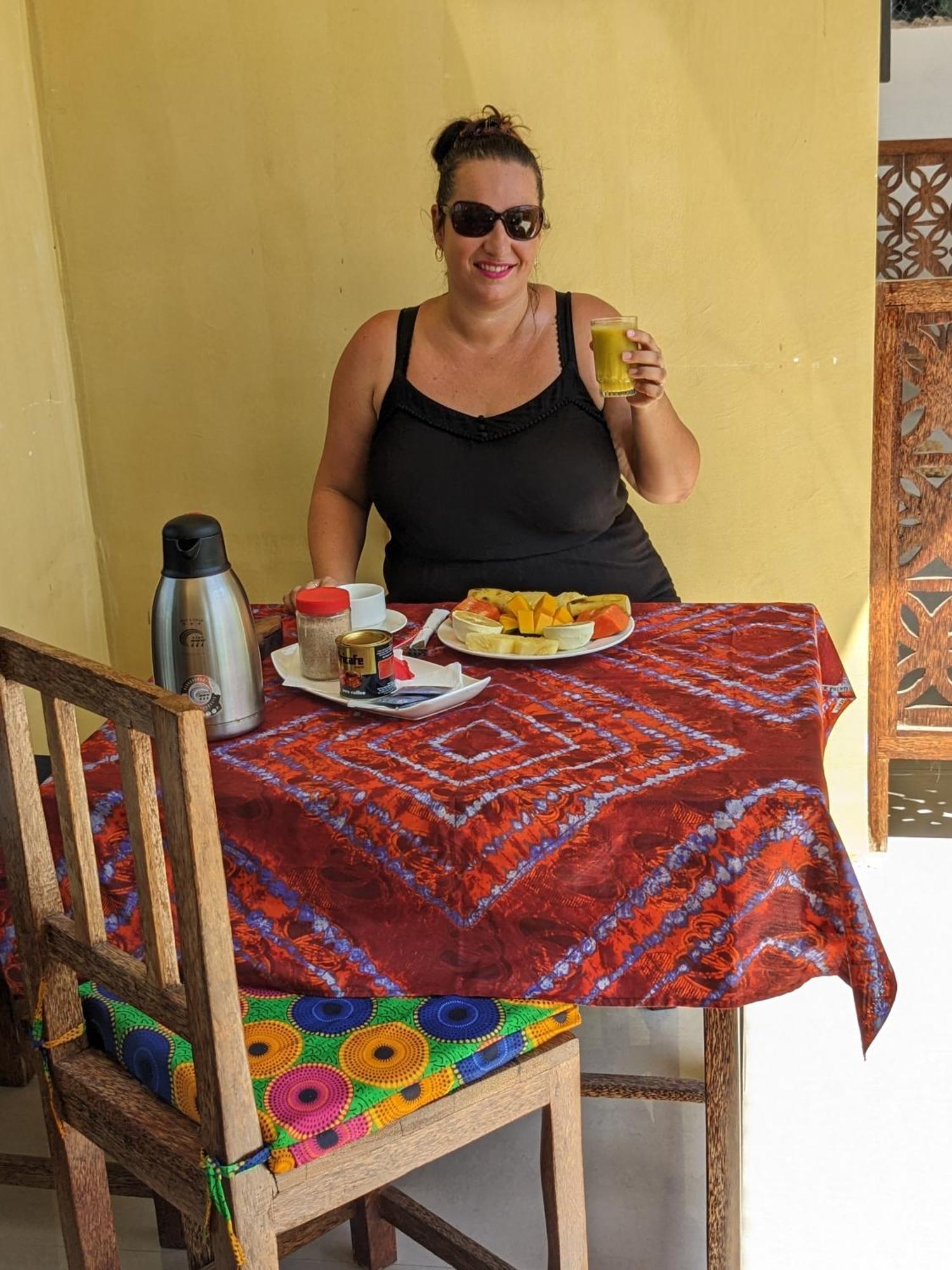 Mkadi Beach House Hotel Нунгви Екстериор снимка