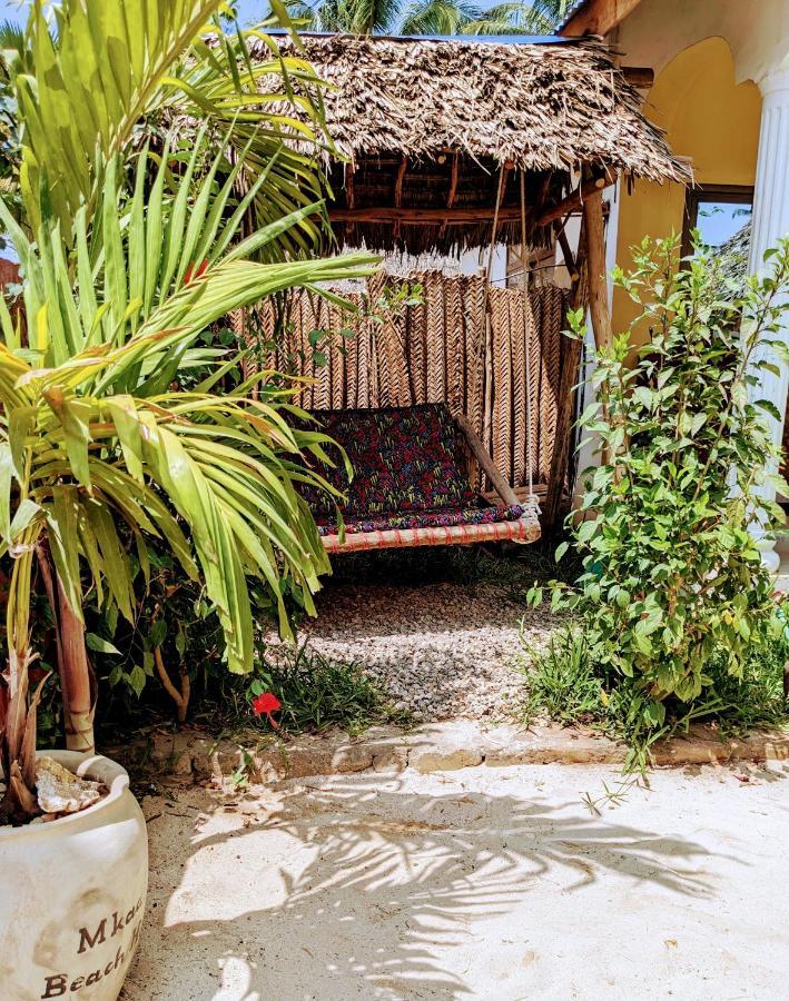 Mkadi Beach House Hotel Нунгви Екстериор снимка