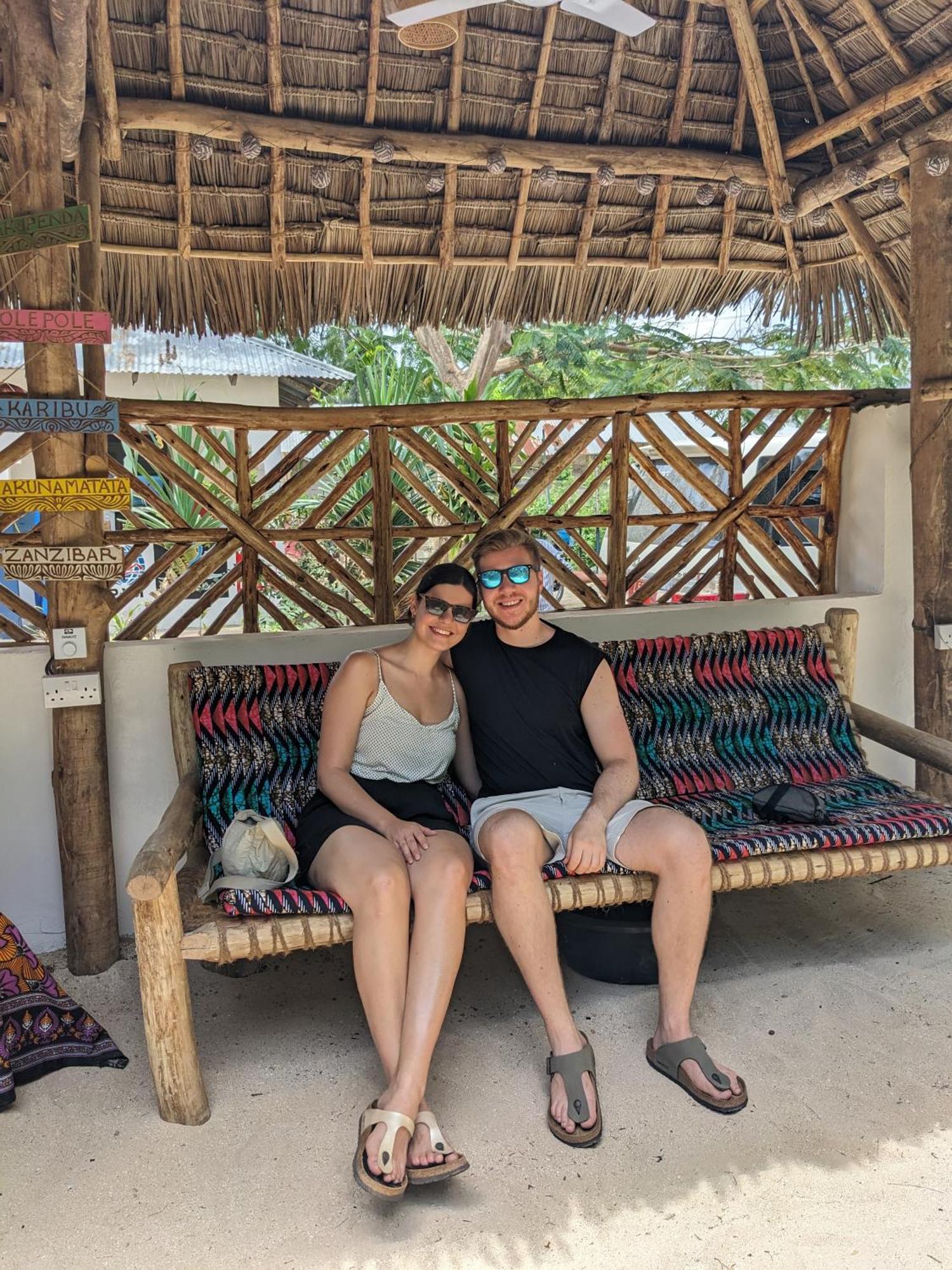 Mkadi Beach House Hotel Нунгви Екстериор снимка