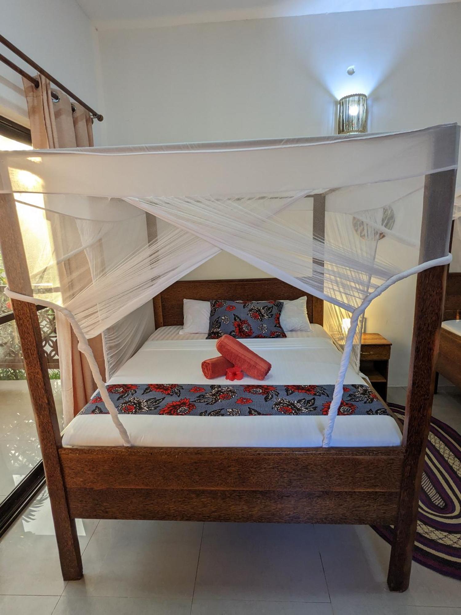 Mkadi Beach House Hotel Нунгви Стая снимка