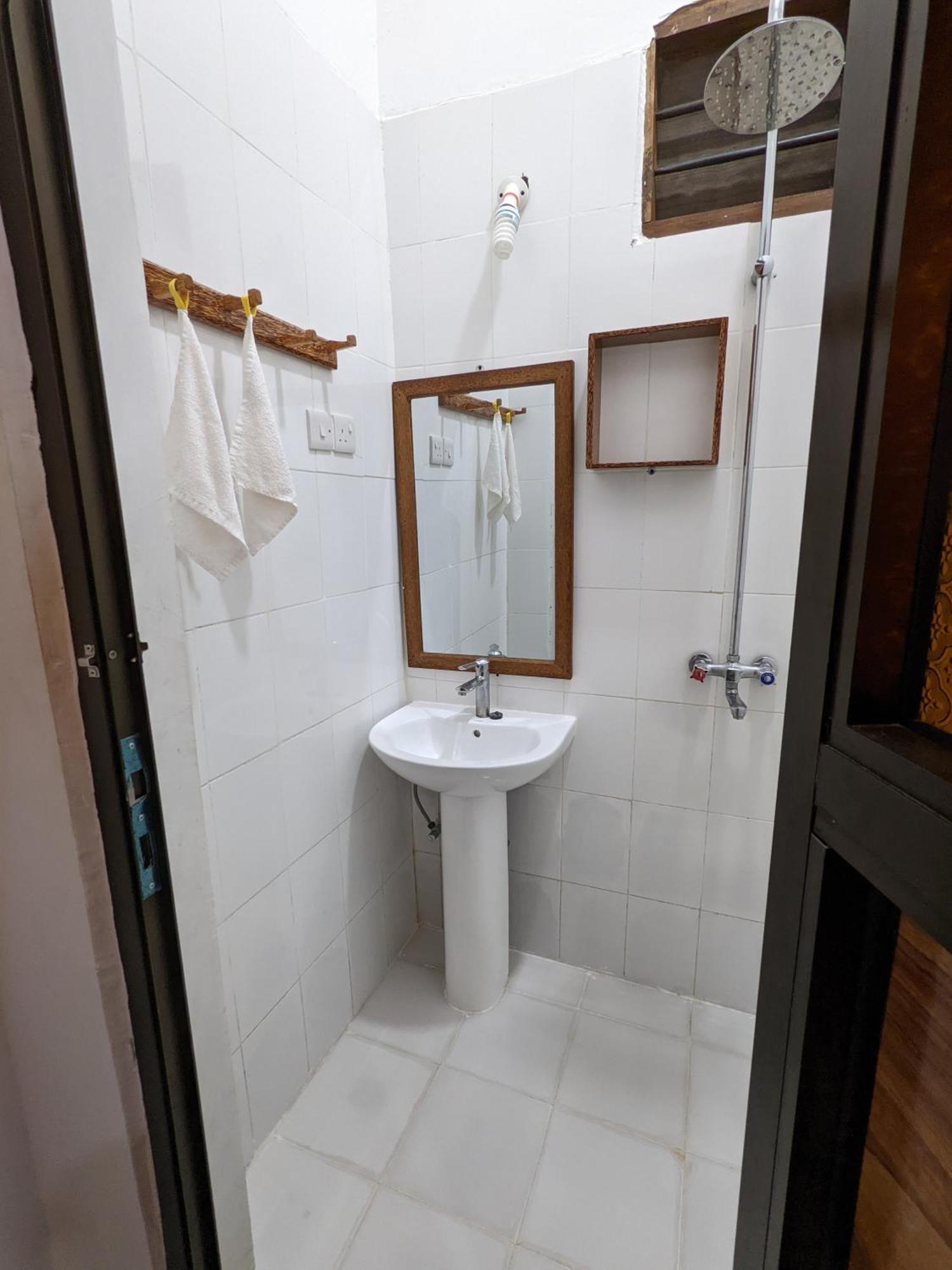 Mkadi Beach House Hotel Нунгви Стая снимка
