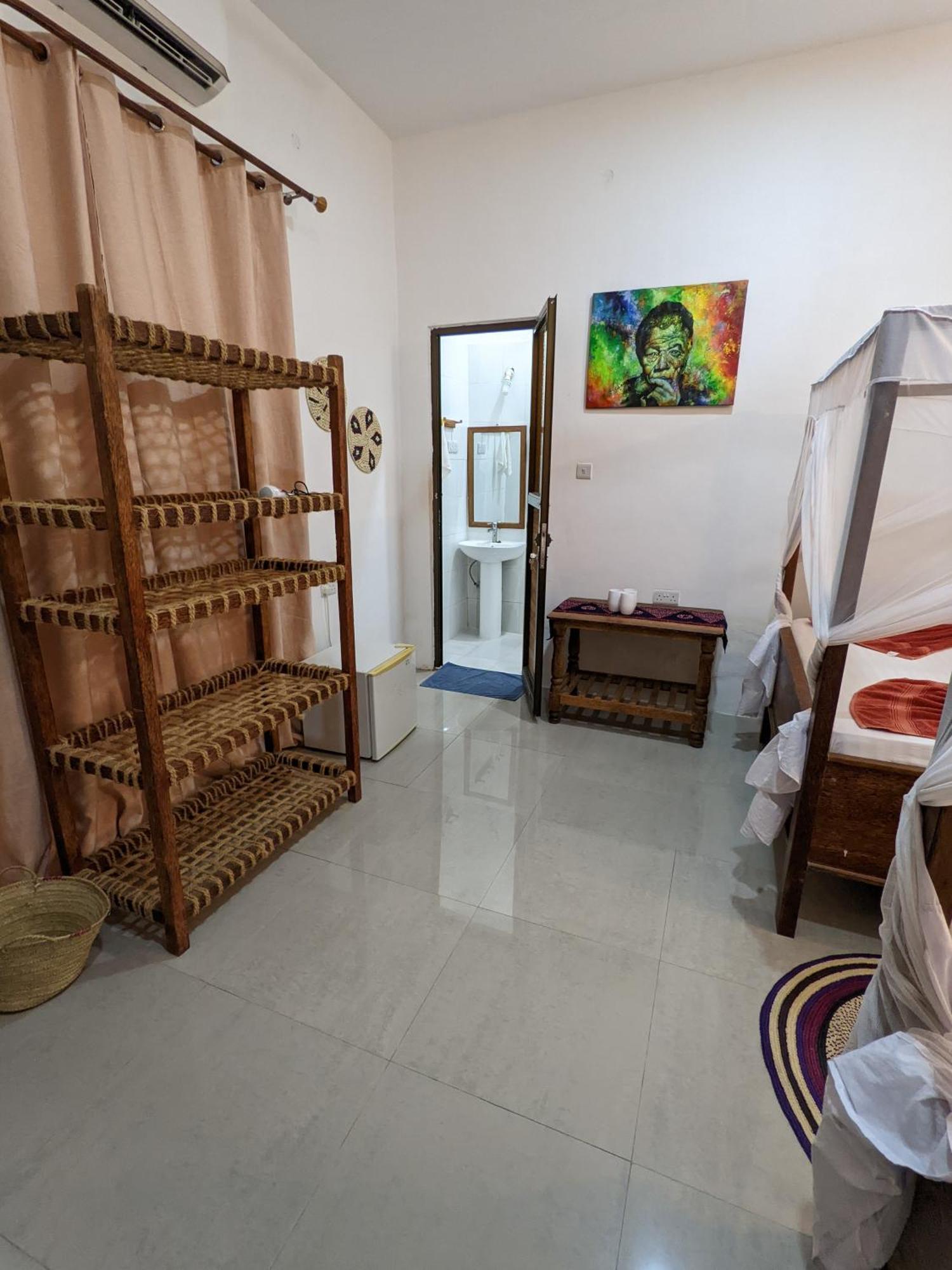 Mkadi Beach House Hotel Нунгви Стая снимка