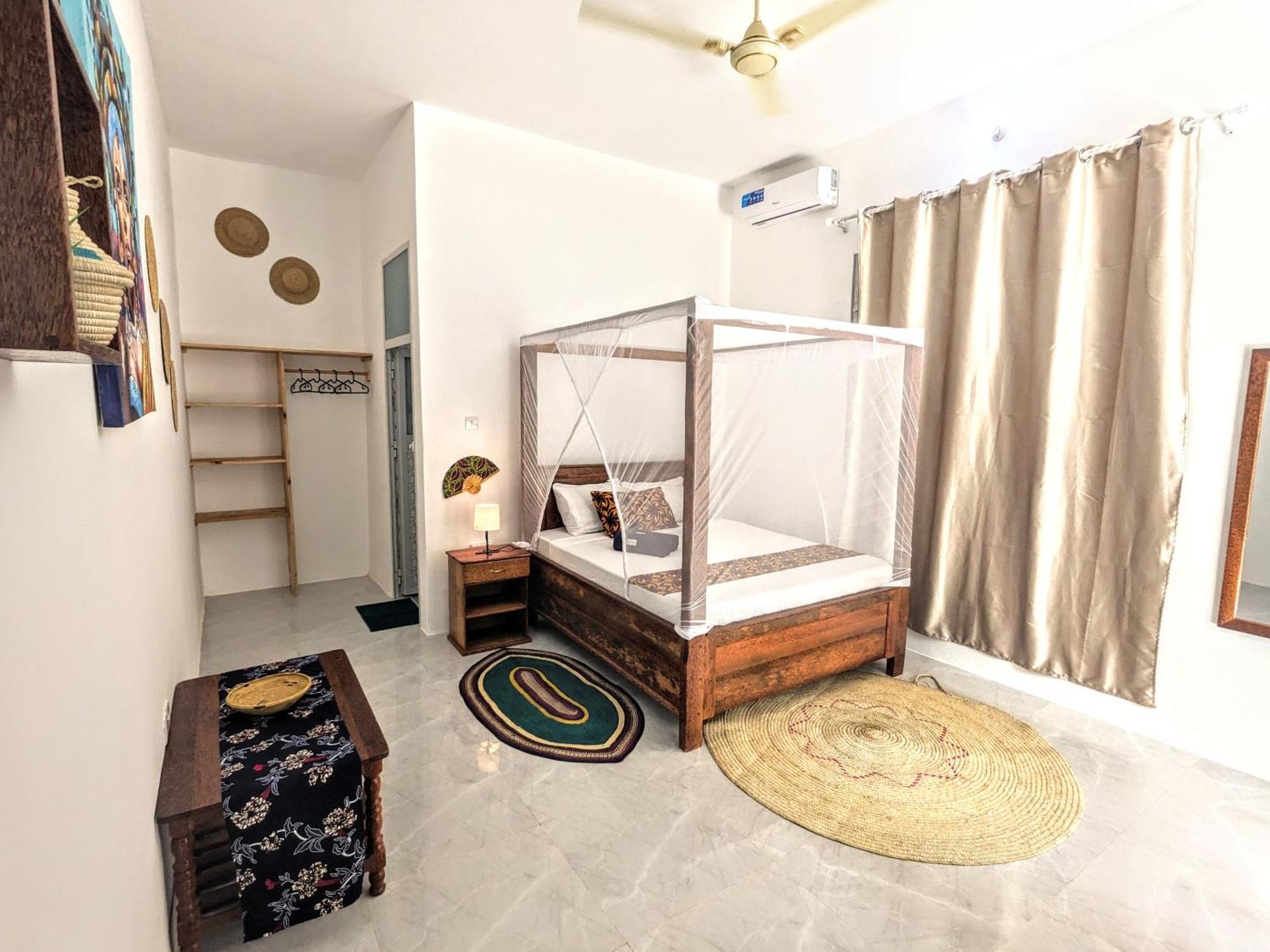 Mkadi Beach House Hotel Нунгви Екстериор снимка