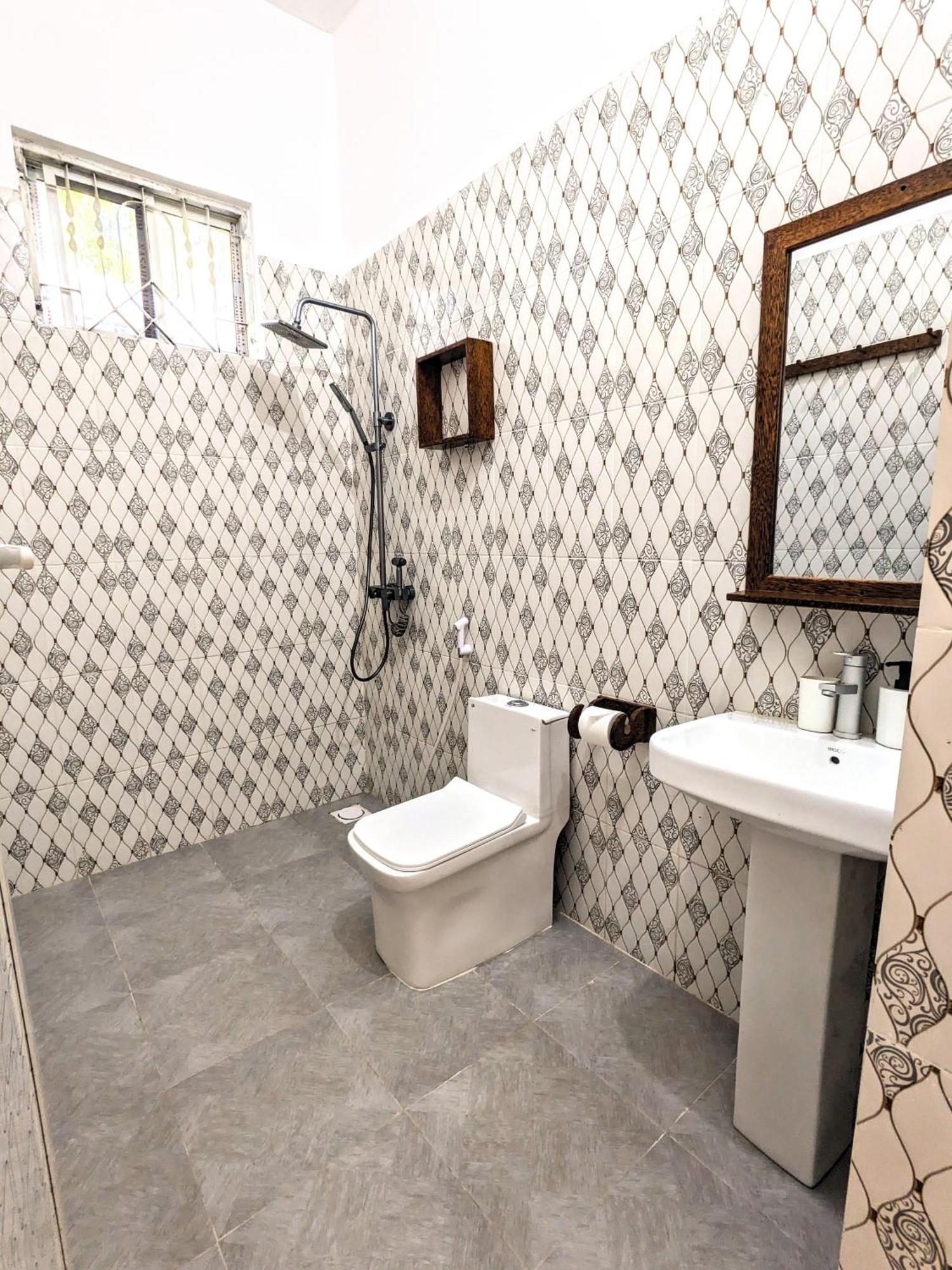 Mkadi Beach House Hotel Нунгви Екстериор снимка