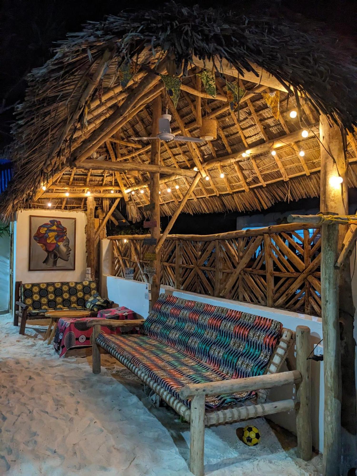 Mkadi Beach House Hotel Нунгви Екстериор снимка